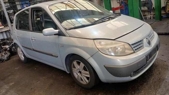 Renault Scénic II 2.0 16V Skrotfordon (2004, GRIJS)
