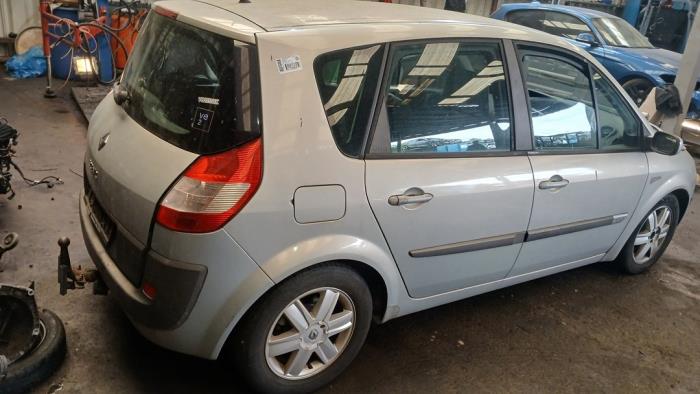 Renault Scénic II 2.0 16V Skrotfordon (2004, GRIJS)