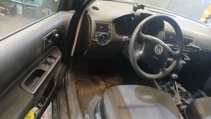 Volkswagen Golf IV 1.6 16V Skrotfordon (2002, GROEN)