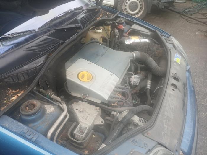 Renault Clio II 1.6 RN, RT Skrotfordon (1999, BLAUW)