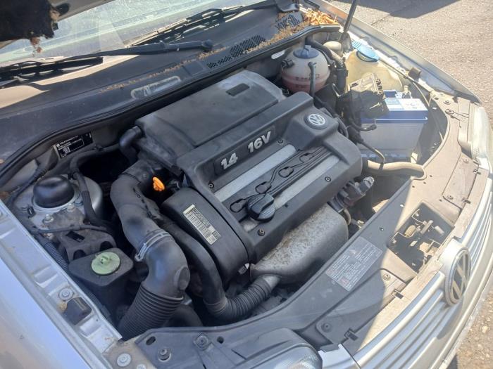 Volkswagen Polo III 1.4 16V 75 Skrotfordon (2001, GRIJS)