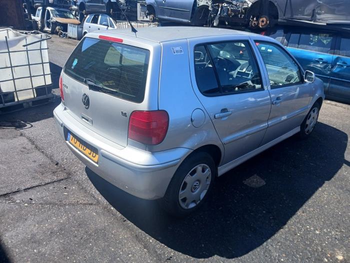 Volkswagen Polo III 1.4 16V 75 Skrotfordon (2001, GRIJS)