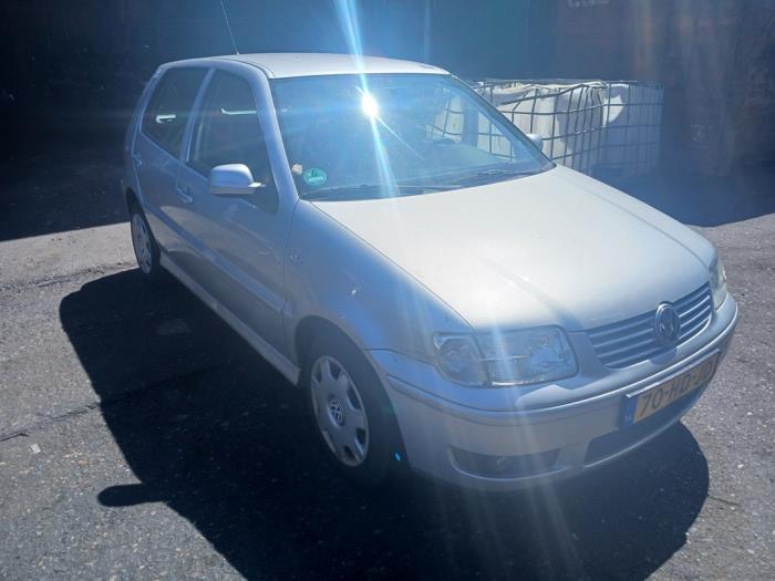 Volkswagen Polo III 1.4 16V 75 Skrotfordon (2001, GRIJS)