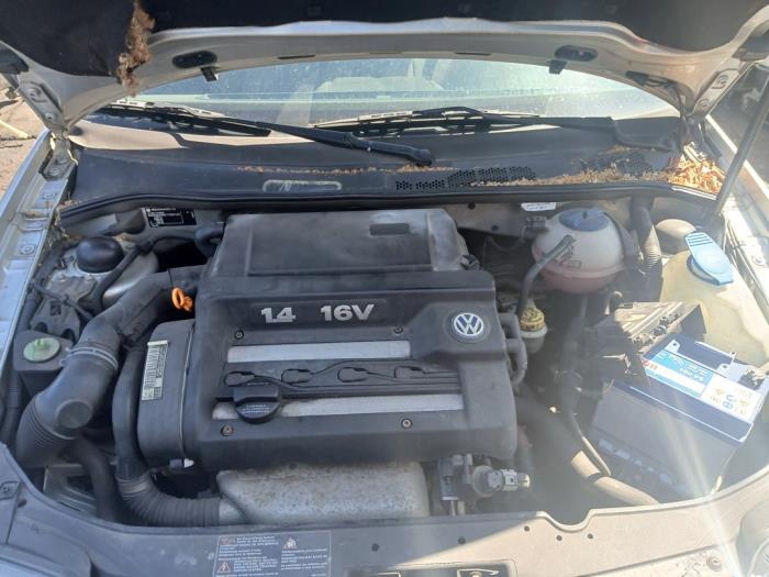 Volkswagen Polo III 1.4 16V 75 Skrotfordon (2001, GRIJS)