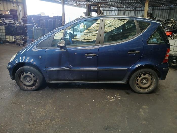 Mercedes A 1.4 A-140 Skrotfordon (2003, BLAUW)