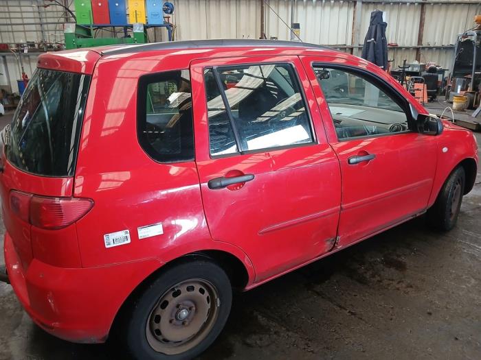 Mazda 2 1.25 16V Samochód złomowany (2004, Czerwony)