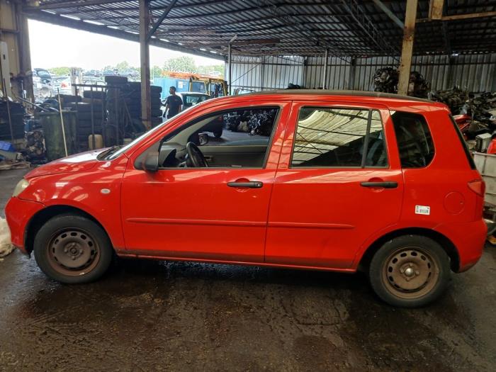 Mazda 2 1.25 16V Samochód złomowany (2004, Czerwony)