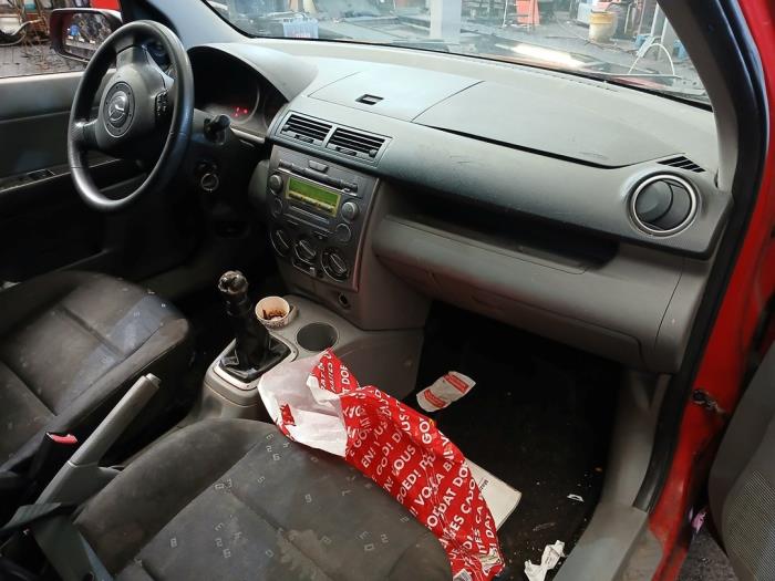 Mazda 2 1.25 16V Samochód złomowany (2004, Czerwony)