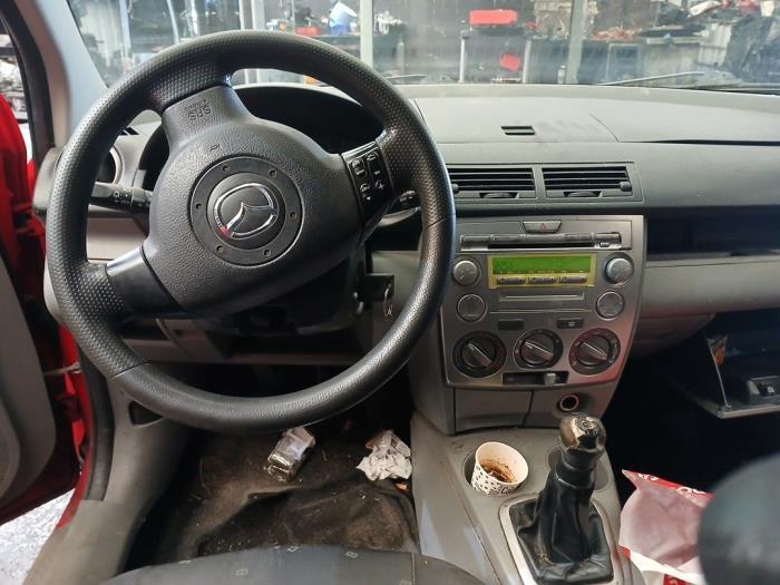 Mazda 2 1.25 16V Samochód złomowany (2004, Czerwony)