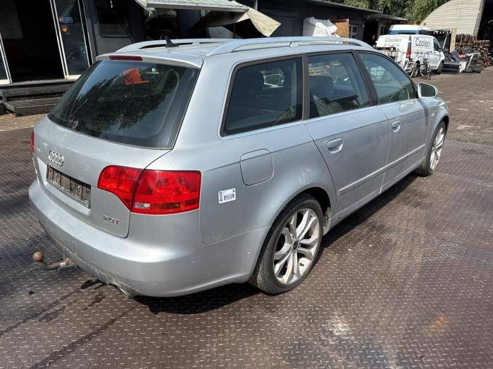 Audi A4 Avant 2.0 TFSI 20V Skrotfordon (2006, GRIJS)