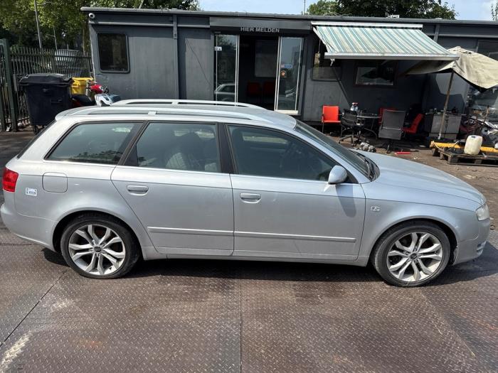 Audi A4 Avant 2.0 TFSI 20V Skrotfordon (2006, GRIJS)