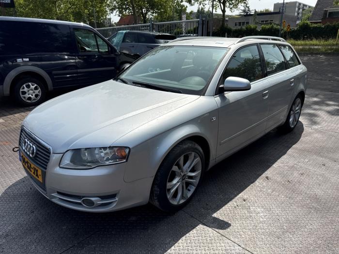 Audi A4 Avant 2.0 TFSI 20V Skrotfordon (2006, GRIJS)