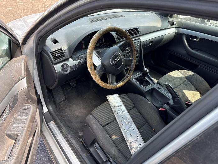 Audi A4 Avant 2.0 TFSI 20V Skrotfordon (2006, GRIJS)