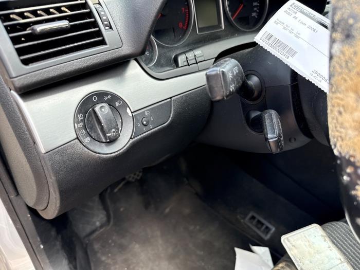 Audi A4 Avant 2.0 TFSI 20V Skrotfordon (2006, GRIJS)