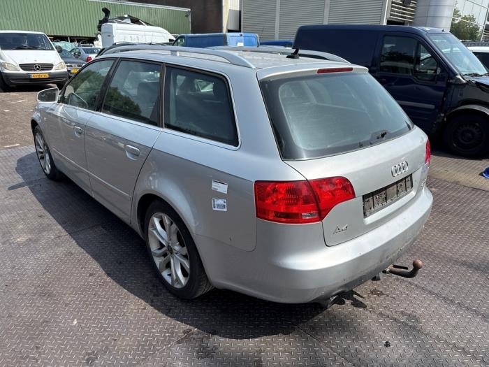 Audi A4 Avant 2.0 TFSI 20V Skrotfordon (2006, GRIJS)