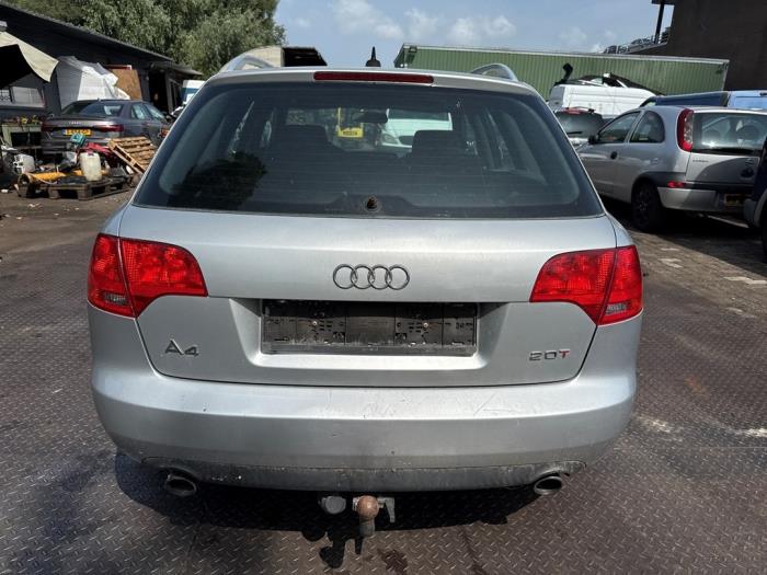 Audi A4 Avant 2.0 TFSI 20V Skrotfordon (2006, GRIJS)