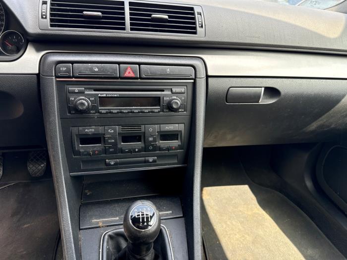 Audi A4 Avant 2.0 TFSI 20V Skrotfordon (2006, GRIJS)