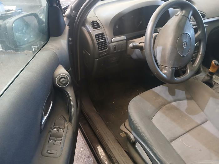 Renault Laguna II Grandtour 1.6 16V Samochód złomowany (2007, Czarny)