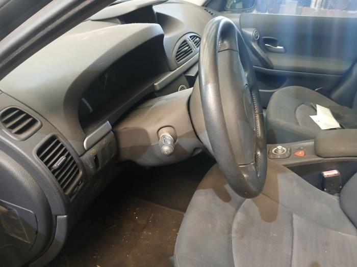 Renault Laguna II Grandtour 1.6 16V Samochód złomowany (2007, Czarny)