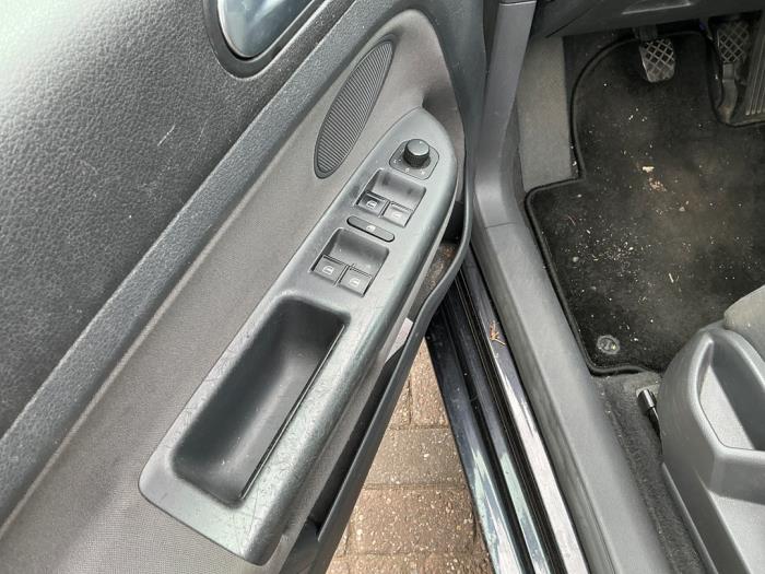 Volkswagen Golf V 1.4 FSI 16V Skrotfordon (2006, ZWART)