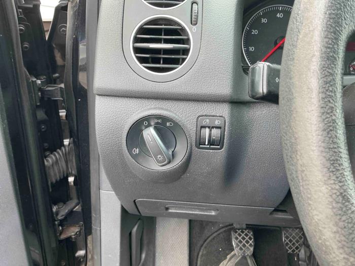 Volkswagen Golf V 1.4 FSI 16V Skrotfordon (2006, ZWART)