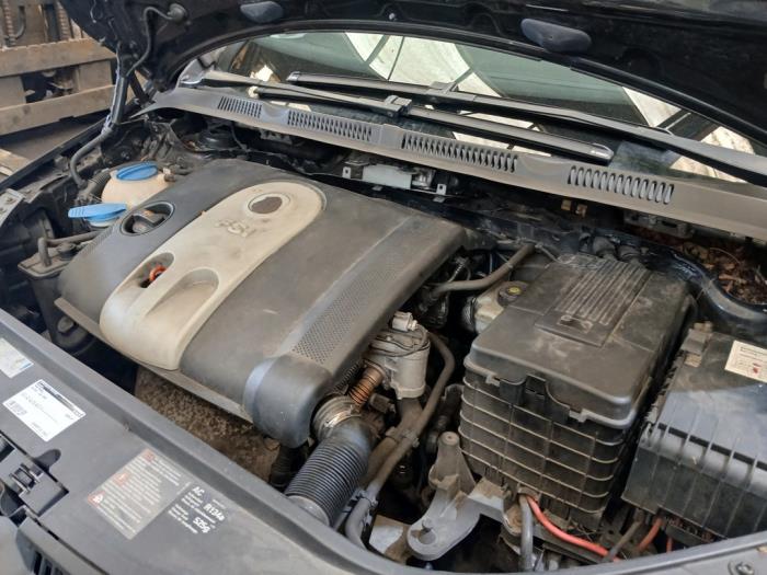 Volkswagen Golf V 1.4 FSI 16V Skrotfordon (2006, ZWART)