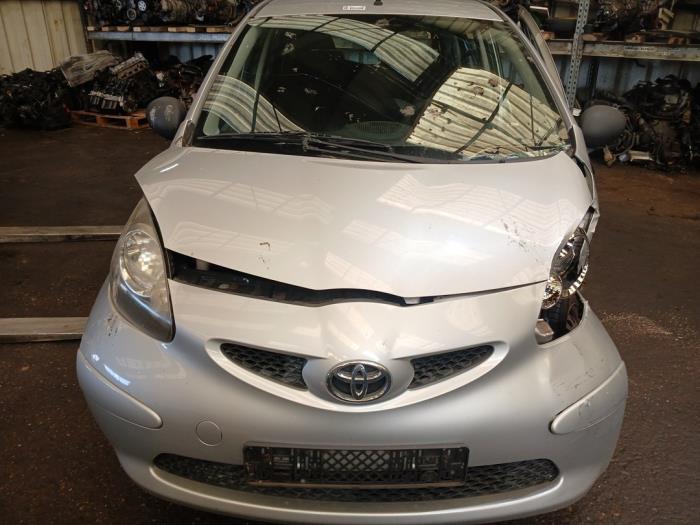 Toyota Aygo 1.0 12V VVT-i Skrotfordon (2008, GRIJS)