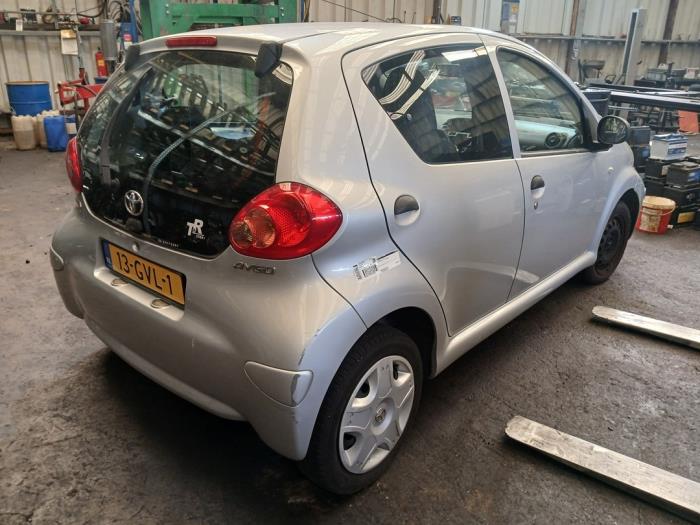 Toyota Aygo 1.0 12V VVT-i Skrotfordon (2008, GRIJS)
