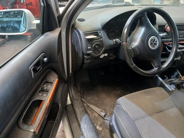 Volkswagen Bora 1.6 Sloopvoertuig (2000, Grijs)