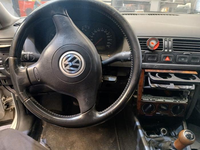 Volkswagen Bora 1.6 Sloopvoertuig (2000, Grijs)