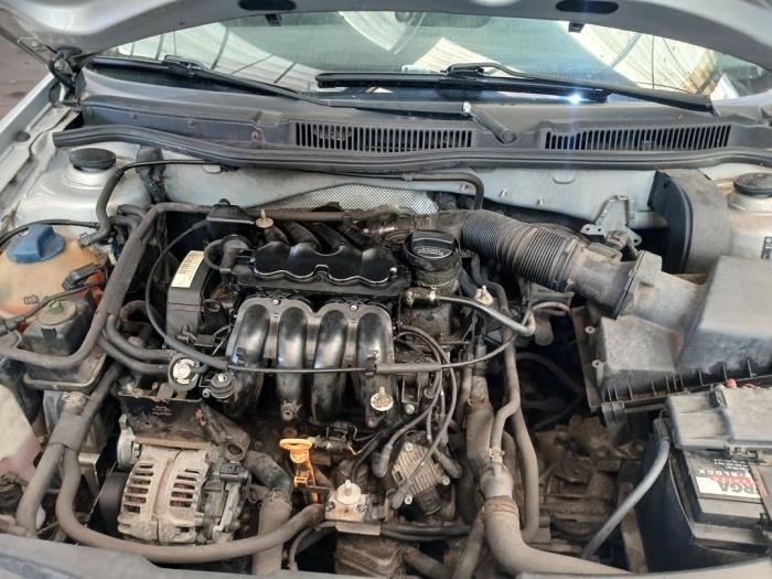 Volkswagen Bora 1.6 Sloopvoertuig (2000, Grijs)