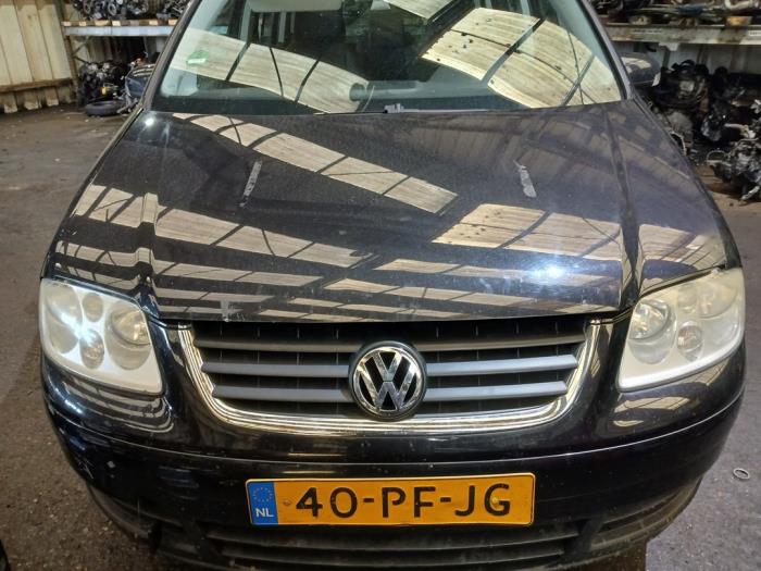 Volkswagen Touran 1.6 FSI 16V Samochód złomowany (2004, Czarny)