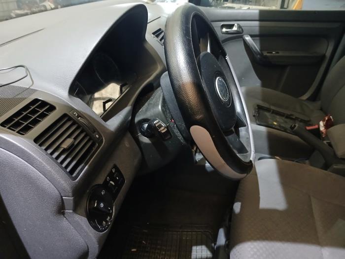 Volkswagen Touran 1.6 FSI 16V Samochód złomowany (2004, Czarny)