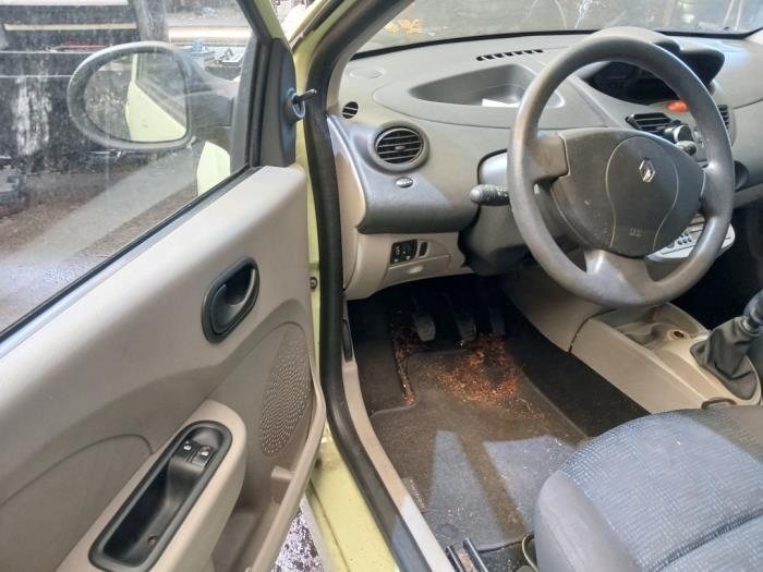 Renault Twingo II 1.2 Skrotfordon (2008, GEEL)