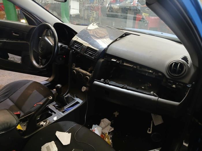 Mazda 3 1.6i 16V Skrotfordon (2007, BLAUW)