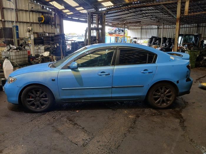 Mazda 3 1.6i 16V Skrotfordon (2007, BLAUW)