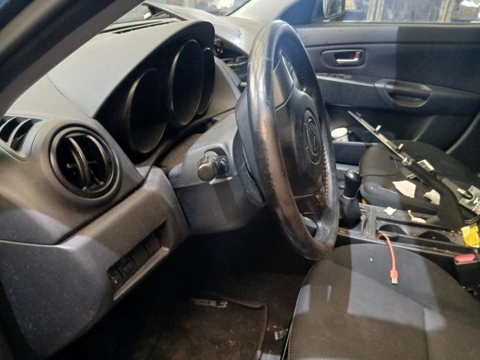 Mazda 3 1.6i 16V Skrotfordon (2007, BLAUW)