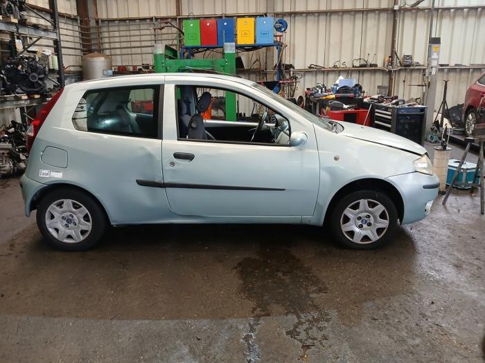 Fiat Punto II 1.2 60 S Skrotfordon (2003, GROEN)
