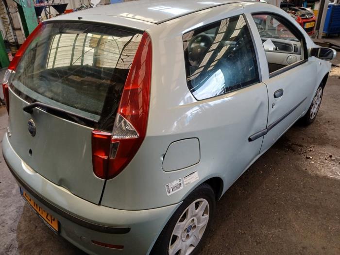 Fiat Punto II 1.2 60 S Skrotfordon (2003, GROEN)