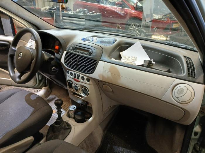 Fiat Punto II 1.2 60 S Skrotfordon (2003, GROEN)