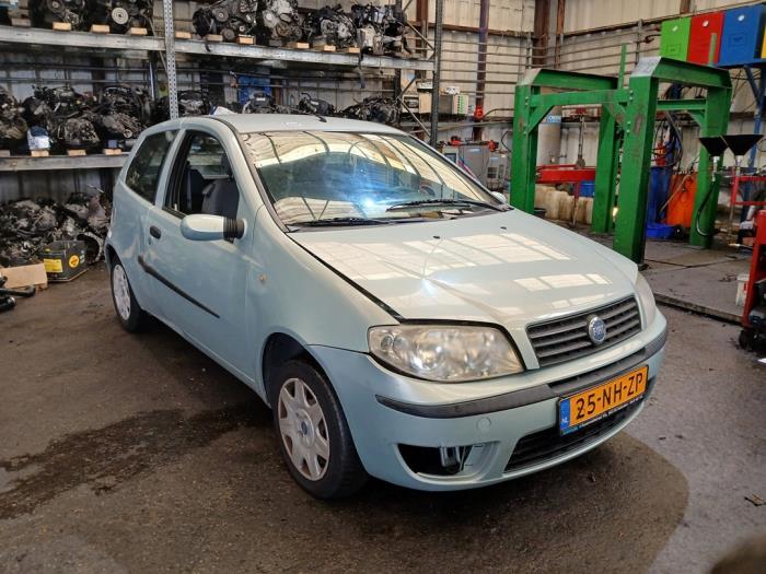 Fiat Punto II 1.2 60 S Skrotfordon (2003, GROEN)