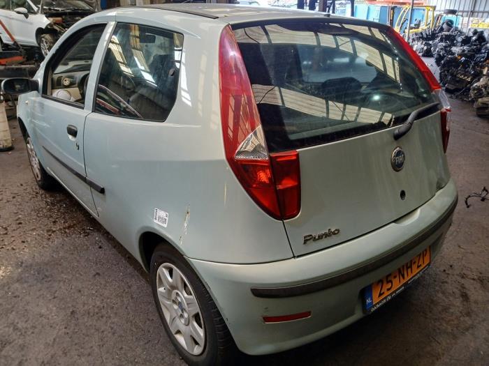 Fiat Punto II 1.2 60 S Skrotfordon (2003, GROEN)