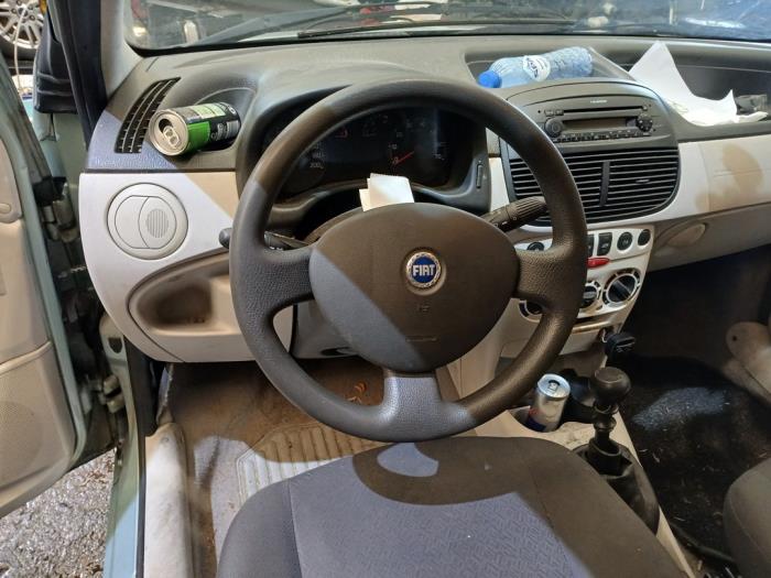 Fiat Punto II 1.2 60 S Skrotfordon (2003, GROEN)