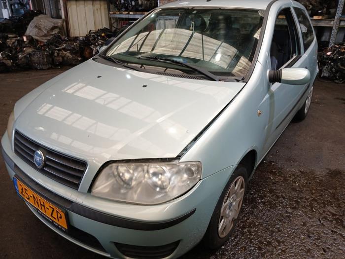 Fiat Punto II 1.2 60 S Skrotfordon (2003, GROEN)