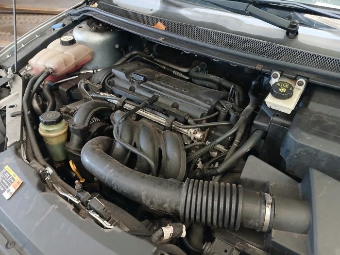 Ford Focus 2 1.6 16V Skrotfordon (2005, GRIJS)