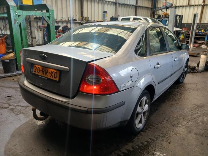 Ford Focus 2 1.6 16V Skrotfordon (2005, GRIJS)