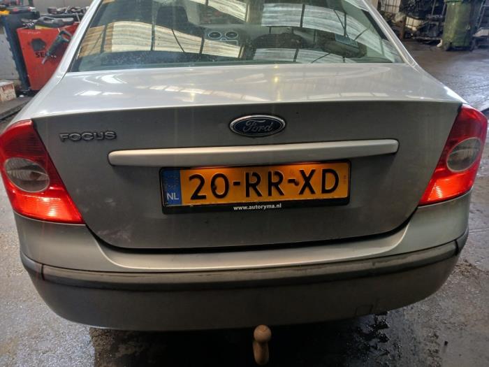 Ford Focus 2 1.6 16V Skrotfordon (2005, GRIJS)