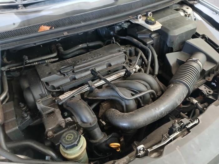 Ford Focus 2 1.6 16V Skrotfordon (2005, GRIJS)