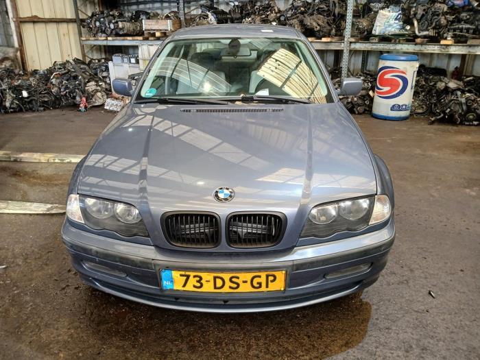 BMW 3 serie 316i Skrotfordon (1999, BLAUW)