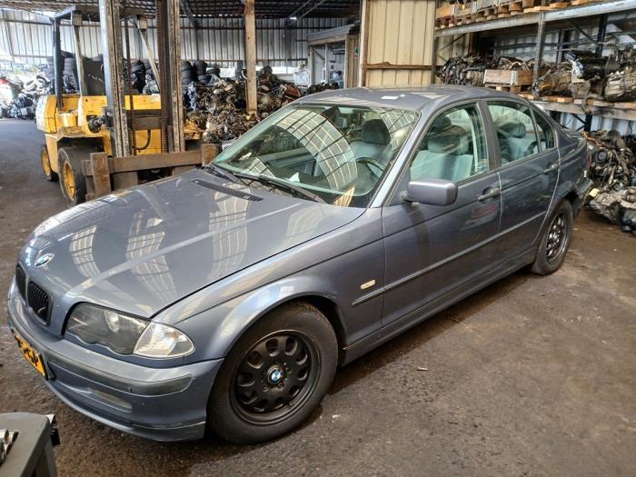 BMW 3 serie 316i Skrotfordon (1999, BLAUW)